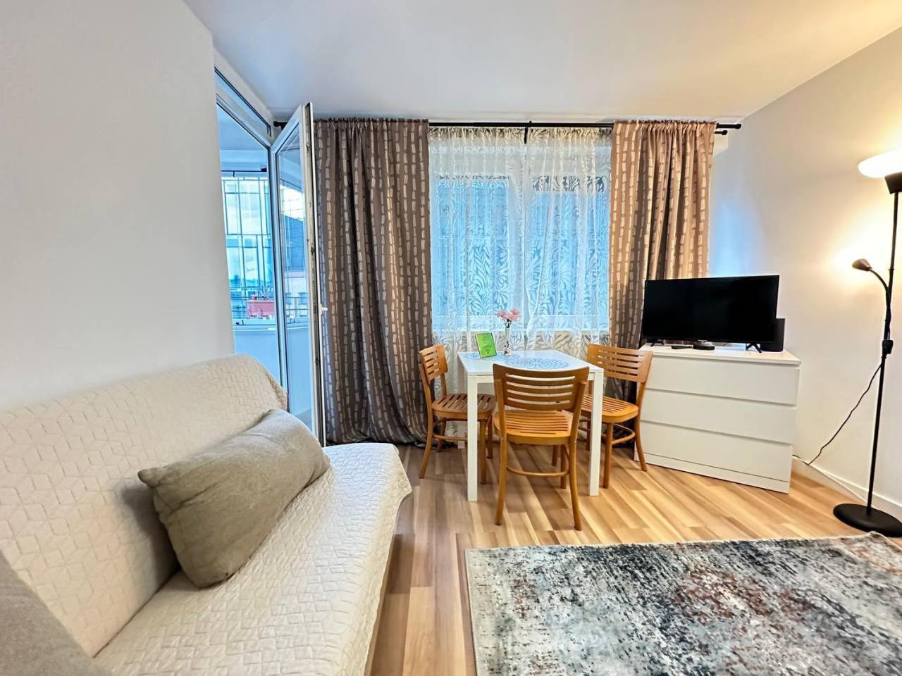 Centrum AppartsSmolna 15 Varşovia Exterior foto